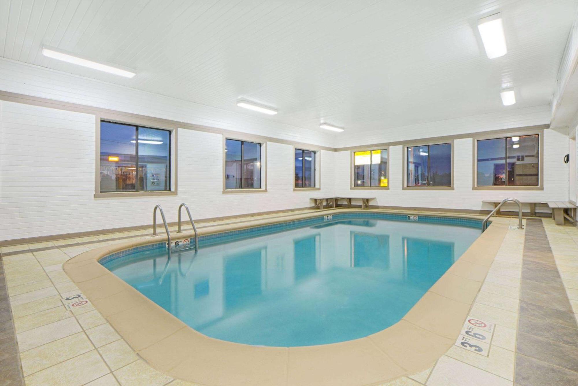 ซูเปอร์ 8 บาย วินด์แฮม แฟร์ฟิลด์ Hotel Fairfield ภายนอก รูปภาพ