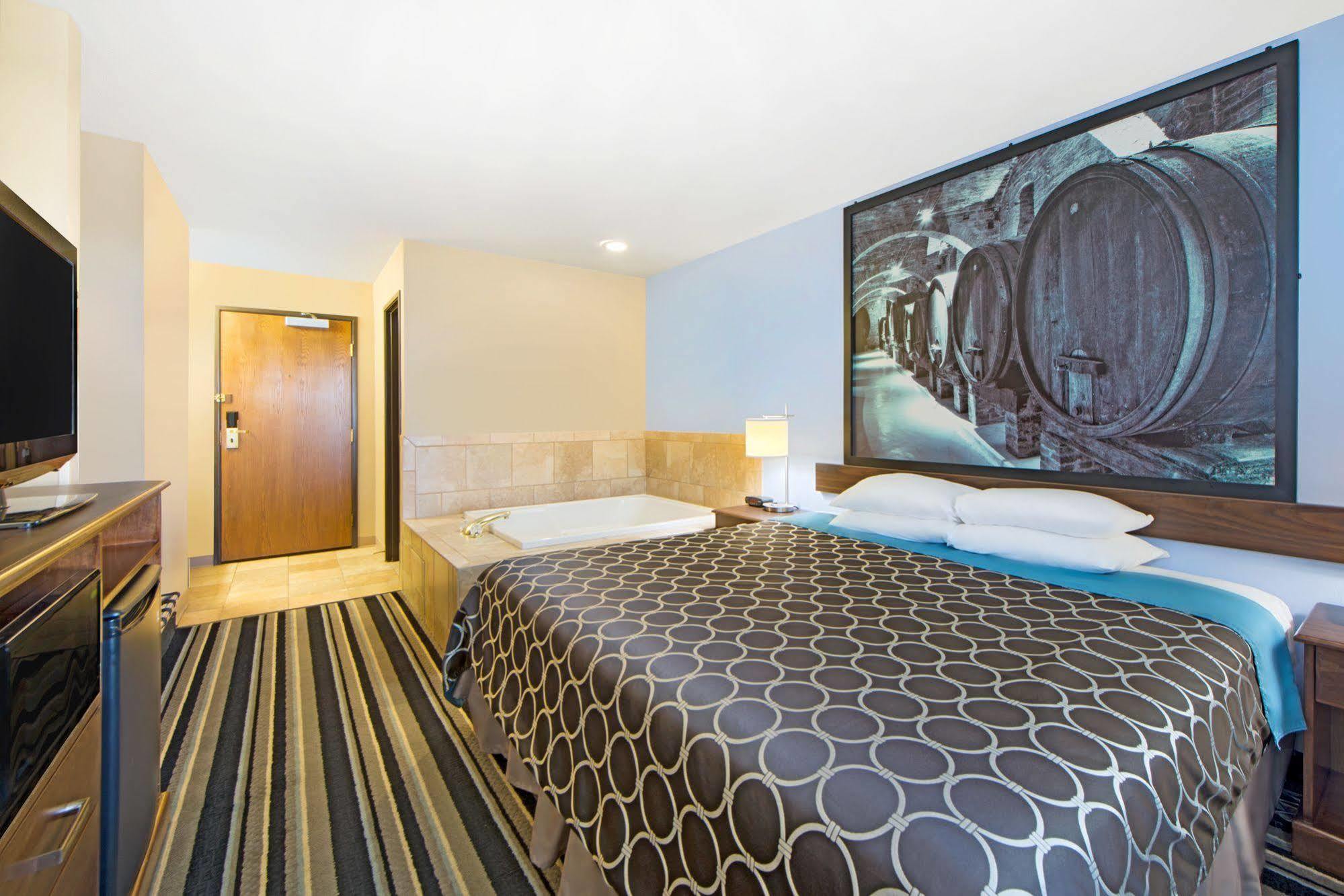 ซูเปอร์ 8 บาย วินด์แฮม แฟร์ฟิลด์ Hotel Fairfield ภายนอก รูปภาพ